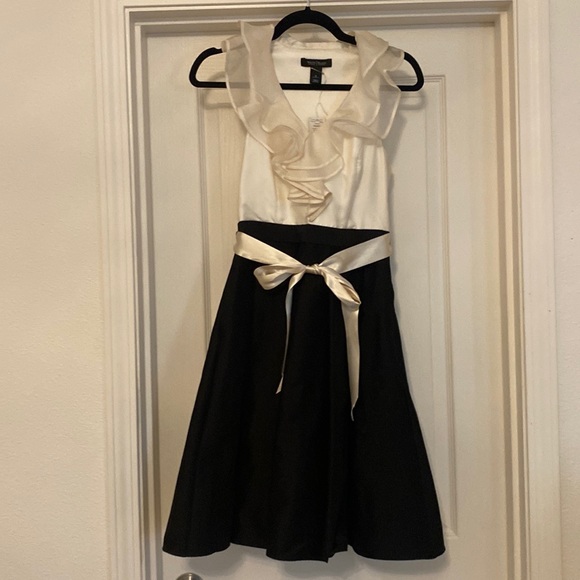 Black and Cream Ruffle Black House White Market Dress - NEW - Picture 4 of 13